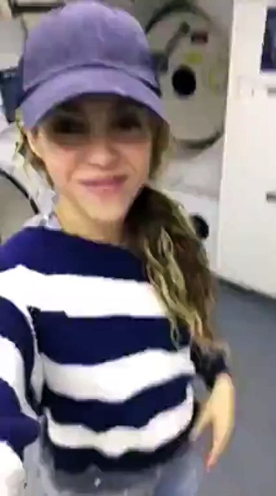بالفيديو.. شاكيرا تشارك جمهورها مغامرة زيارة مك...