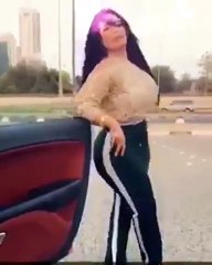 بالفيديو فتاة تقوم بتحدي كيكي بالكويت والشرطة تعاقبها