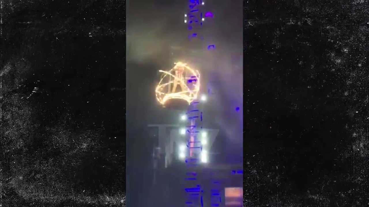 بالفيديو.. عطل تقني يُعرّض تايلور سويفت لموقف مُحرِج على المسرح أثناء رقصها.. فماذا فعلت؟