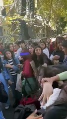 Pelea entre fanáticas de Tini