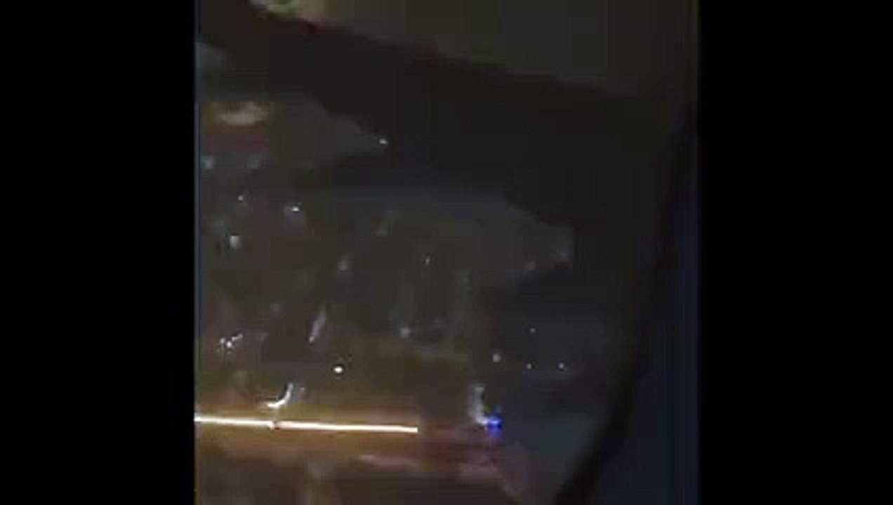 بالفيديو.. صراخ رجال ونساء داخل طائرة متجهة إلى القصيم يثير الرعب