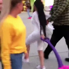 بلاك شاينا تعتدي بالضرب على سيدة في منتزه عام