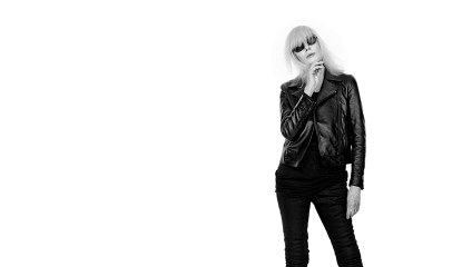 عارضة في السبعين، نجمة حملة سان لوران للخريف!