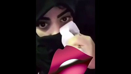 بالفيديو.. فتاة تثير الجدل بعد مغازلتها سائقها الآسيوي وغمزها له بعينيها..فكيف علق المغردون عليها؟!