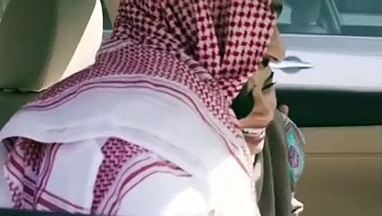 بالفيديو هوية معلم قيادة السيارات بالسعودية تثير سعادة المتعلمات