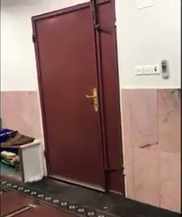 بالفيديو.. المغردون يطالبون بقانون يمنع إطلاق النار في الأعراس بعد إختراق طلقة نارية لسقف مسجد