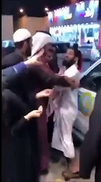 بالفيديو “هيئة الأمر بالمعروف” تخرج عن صمتها وتعلق على مشاجرة رجل الهيئة مع فتاة بالرياض