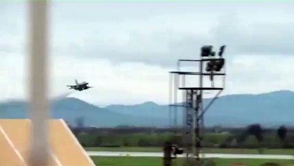 動画：ブルガリア、アメリカから最初のF-16ブロック70戦闘機を受領