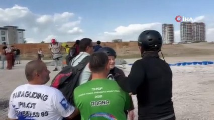 83 yaşındaki Oya nine binlerce metre yüksekten gençlere meydan okudu!
