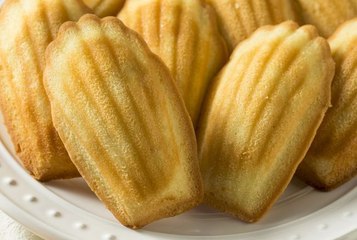 Madeleines : l’astuce de Cyril Lignac pour obtenir une bosse parfaite