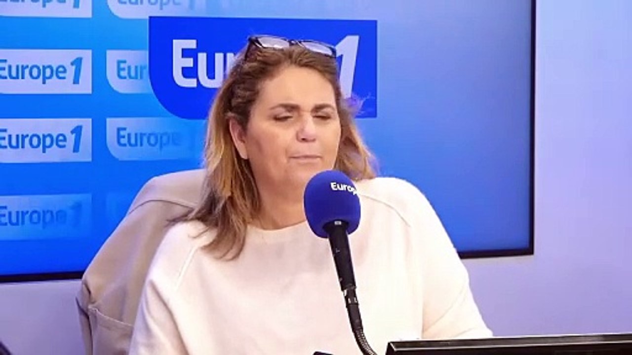 Cyril Hanouna apparaît avec un pansement à la base du cou: "Je suis souffrant car je viens de me faire opérer mais je ne veux pas en dire plus"