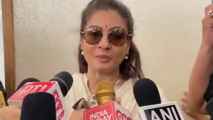 Raveena Tandon remembers Manoj Kumar as a father figure and patriot. Watch