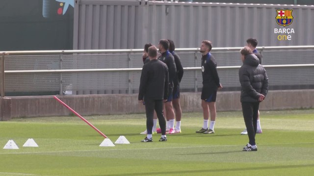 ENTRENAMIENTO del FC BARCELONA previo al partido contra el BETIS de LALIGA