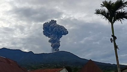 بركان جبل مارابي في إندونيسيا يثور من جديد