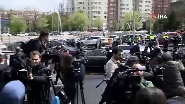 MHP lideri Devlet Bahçeli, MHP’nin kurucu lideri Alparslan Türkeş’in mezarını ziyaret ediyor