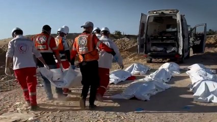 Gaza : les corps de 15 secouristes déterrés d'une fosse commune à Rafah