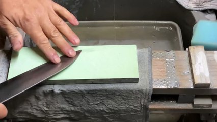 What makes Japanese knives so sharp?