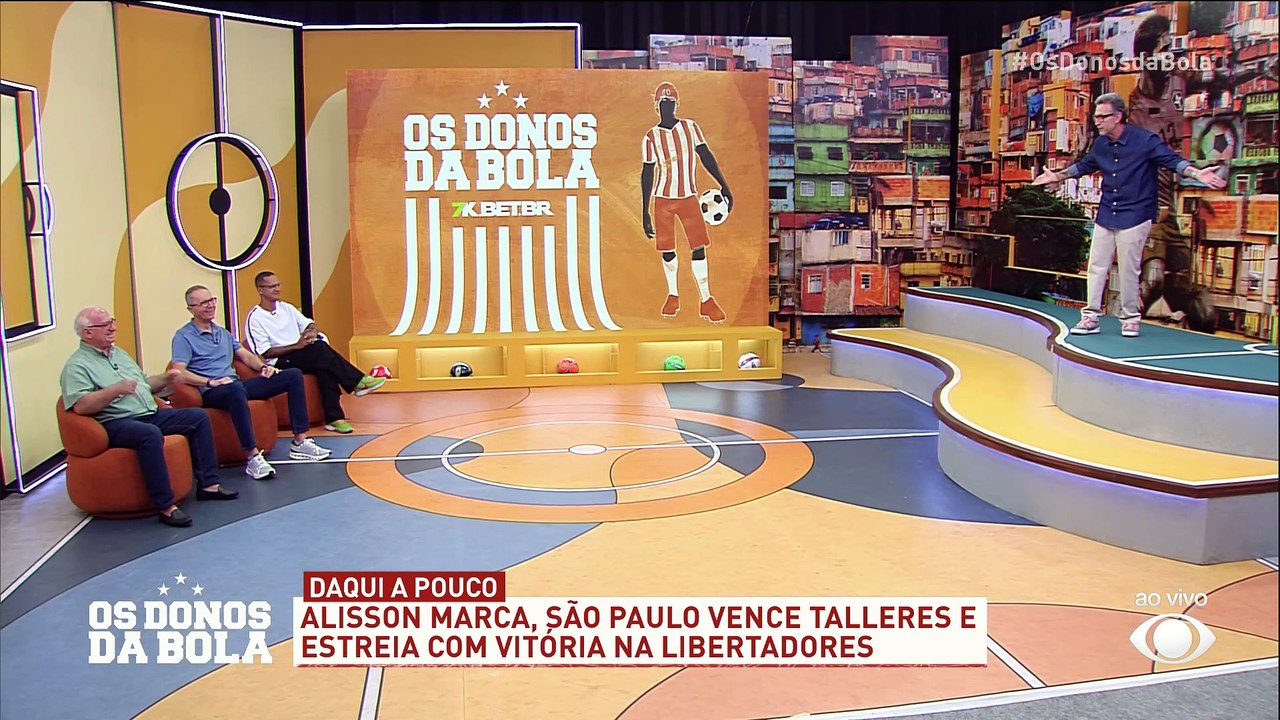 “Andou em campo”: Neto detona atuação do Corinthians após derrota para o Huracán e crítica Memphis