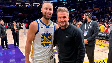 David Beckham y Stephen Curry se abrazan antes de juego de Golden State Warriors