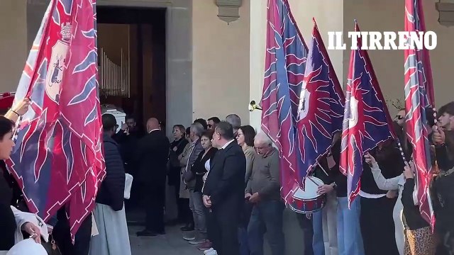 Il rumore delle moto e il silenzio delle lacrime: il funerale di Felice, morto a 17 anni a Montopoli