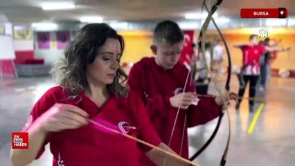 Bursa'da oğlunun isteğiyle başladığı okçuluk sporunda antrenör oldu