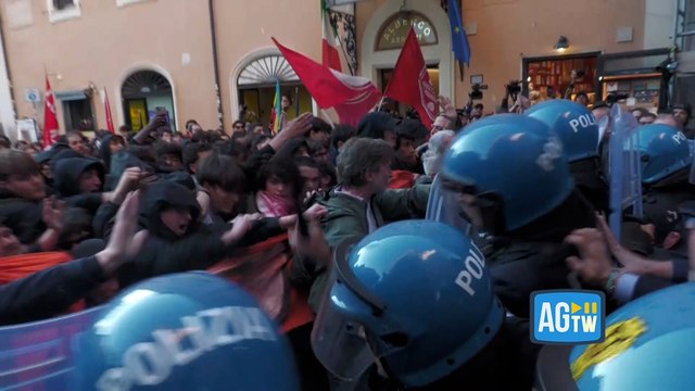 Roma, disordini al presidio contro il Ddl Sicurezza: la carica della polizia