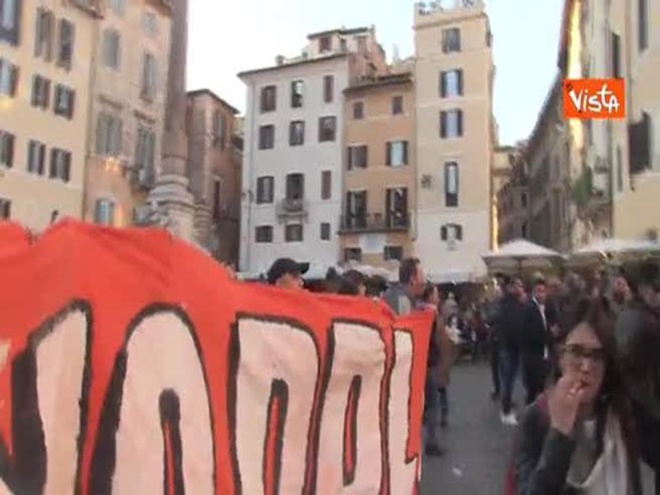 Manifestazione contro il Ddl Sicurezza a Roma, scontri con la polizia in piazza del Pantheon