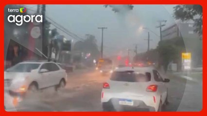 Chuvas causam transtornos em Porto Alegre