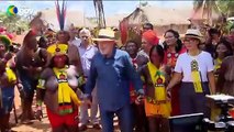 'Ainda há muito a ser feito' para os indígenas, admite Lula ao cacique Raoni