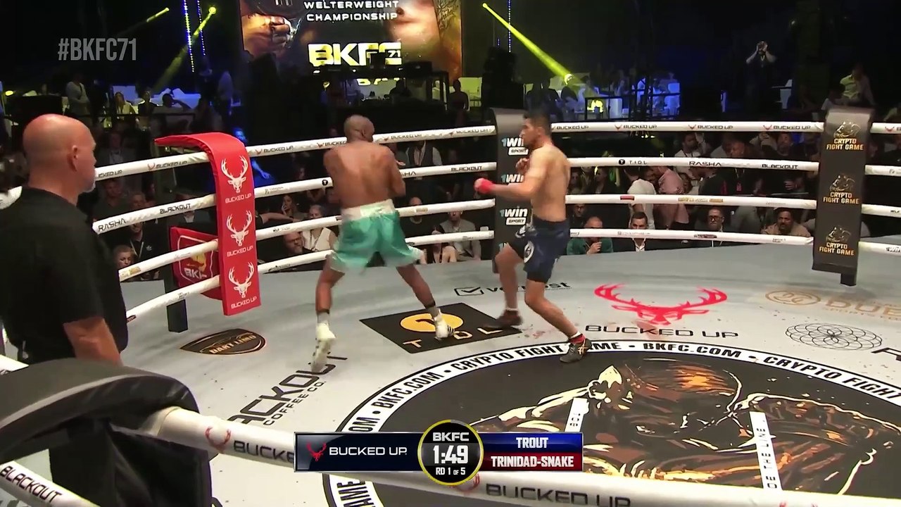 AUSTIN TROUT VS CARLOS TRINIDAD-SNAKE FULL FIGHT