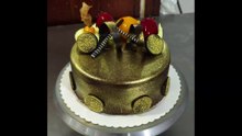 Torta decorada con ganache dorado