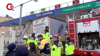 Pendik'te otomobil TIR'ın altında girdi Yaralılar var