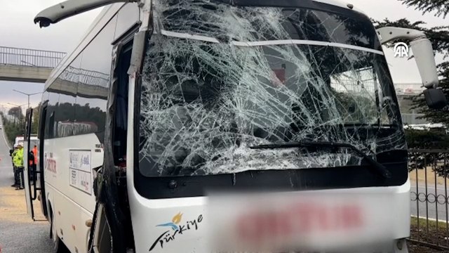 İşçi servislerinin çarpışması sonucu 20 kişi yaralandı