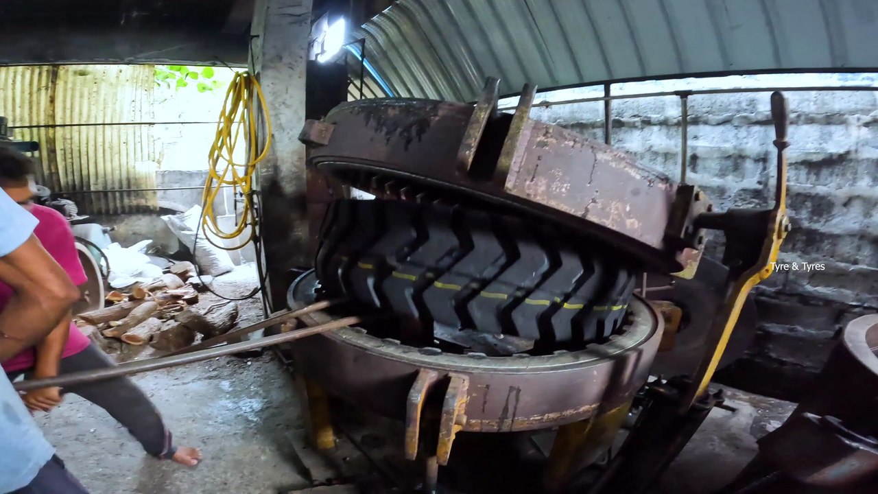 How to Retreading of Old Big Tires | Restoration of JCB Tires