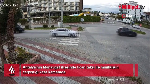 Minibüs ile ticari taksi kavşakta çarpıştı!