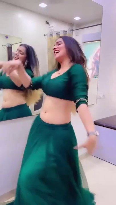 > "یہ ویڈیو ایک زبردست ڈانس پرفارمنس پر مبنی ہے ج