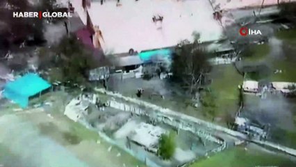 Polis helikopterini görünce Türk bayrağı açıp, selam verdi