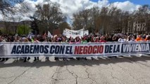 Centenares de personas piden en Madrid rebajas de los alquileres de la vivienda