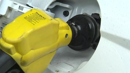 주유소 기름값 8주 연속 하락..."다음 주 상승 전환" / YTN