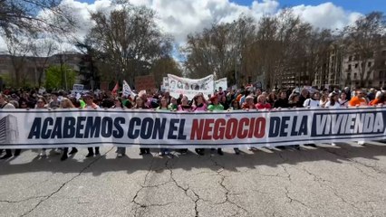 Miles de personas piden en Madrid rebajas de los alquileres de la vivienda