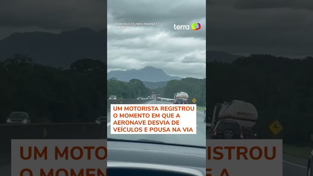 Avião de pequeno porte desvia de carros e caminhões e pousa em rodovia de SC #shorts