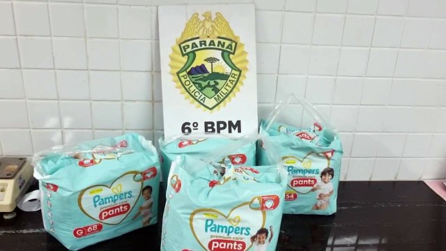 Suspeitos de furtar fraldas em farmácia são detidos por populares até a chegada da PM