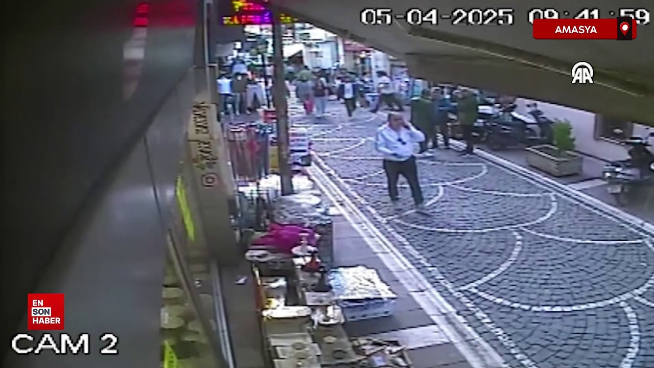 Amasya'da polis memuru yolda bulduğu altını sahibine ulaştırdı