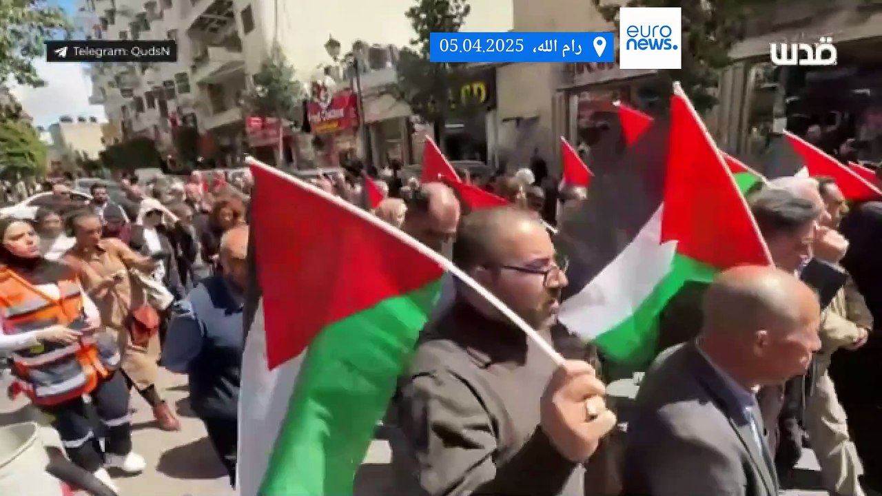 مسيرة في رام الله تندد بالحرب الإسرائيلية وتدعو لتوحيد الصف الفلسطيني