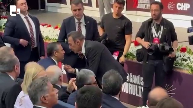 CHP kurultayında başvuru saatini kaçıran Berhan Şimşek, CHP Genel Başkanı Özgür Özel ile tartıştı