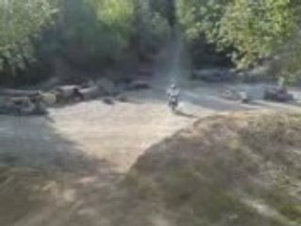 Saut en dirt bike d'Olindo n°1