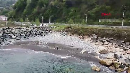 Balık seferberliği! 2 ton levrek denize karıştı, sahil amatör balıkçılarla doldu