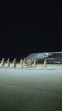 Les États-Unis ont officiellement transféré d'autres membres de gangs vénézuéliens expulsés vers la prison de sécurité maximale du Salvador, dans le cadre d'un effort plus large visant à lutter contre la criminalité transnationale.