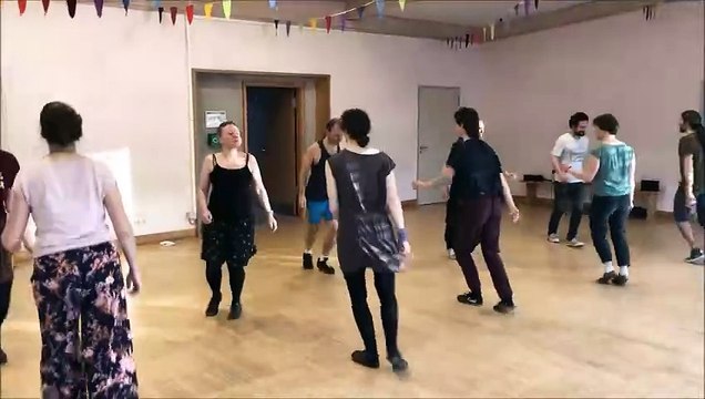 Bourrée tournante des Grandes Poteries en apprentissage