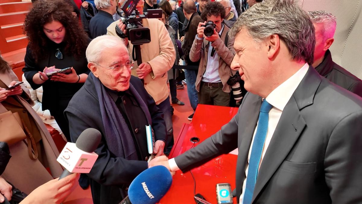 Video Dell'Utri: «I milioni ereditati da Berlusconi grande regalo, ma i pm li hanno bloccati. FI miracolosamente tiene»